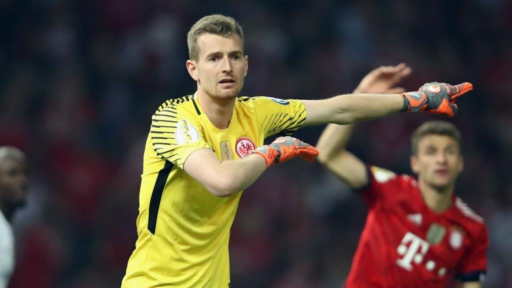 Leverkusen sign Hradecky on a free