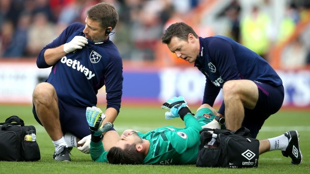 West Ham lose Fabianski to hip injury for at least two months. GOAL