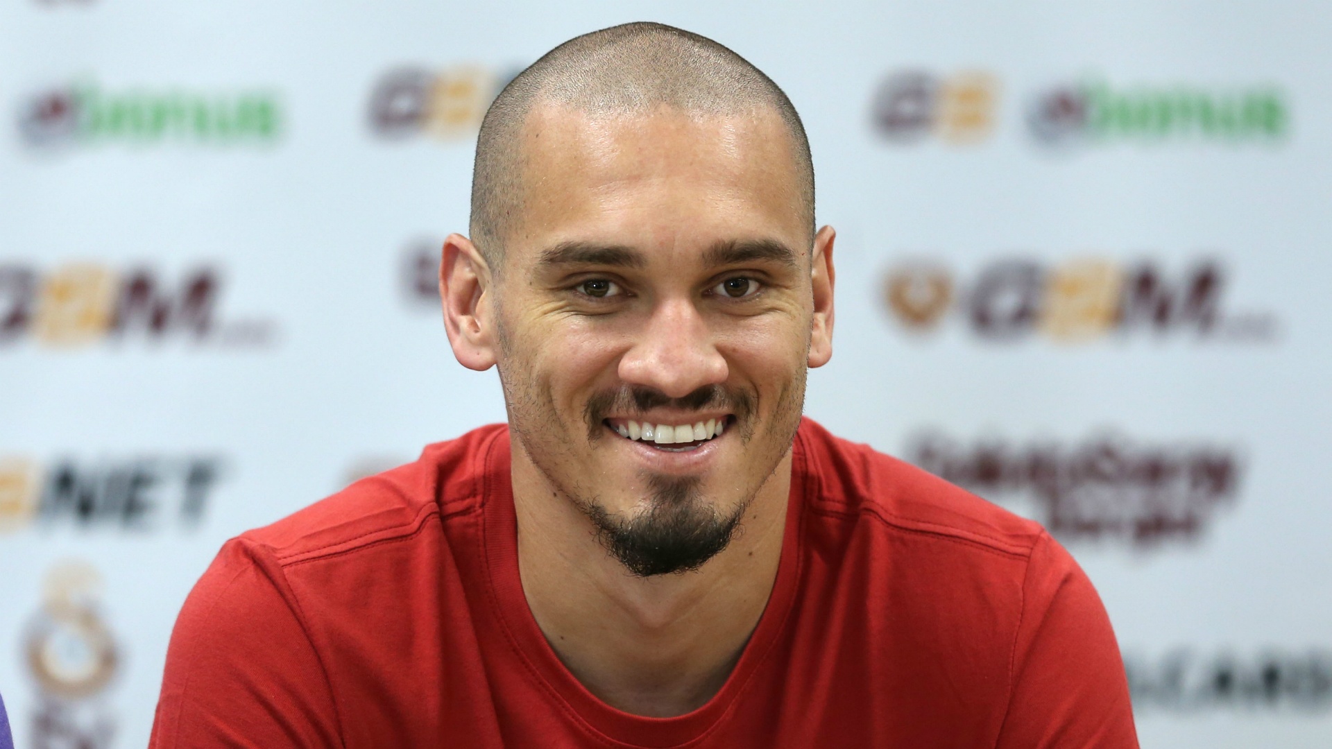 Maicon não descarta defender a seleção portuguesa e confia no título do Porto
