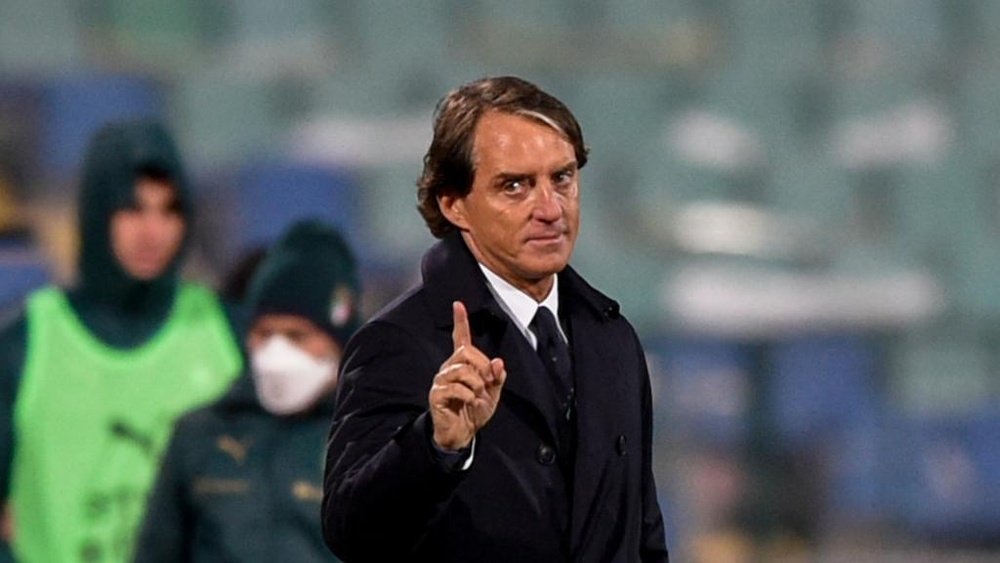Mancini extends Italy deal to 2026. GOAL