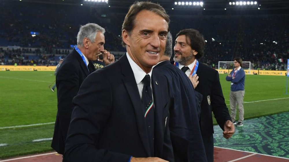 Donnarumma salutes Mancini after Italy book Euro 2020 place