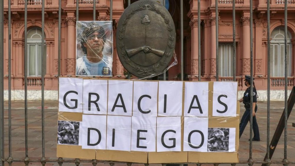 Fans parade past coffin as Buenos Aires reels from Argentina great's demise. GOAL