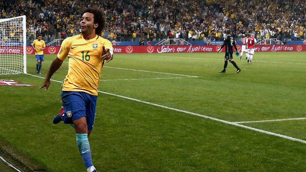 Marcelo ganhou a braçadeira que seria de Dani Alves na estreia.