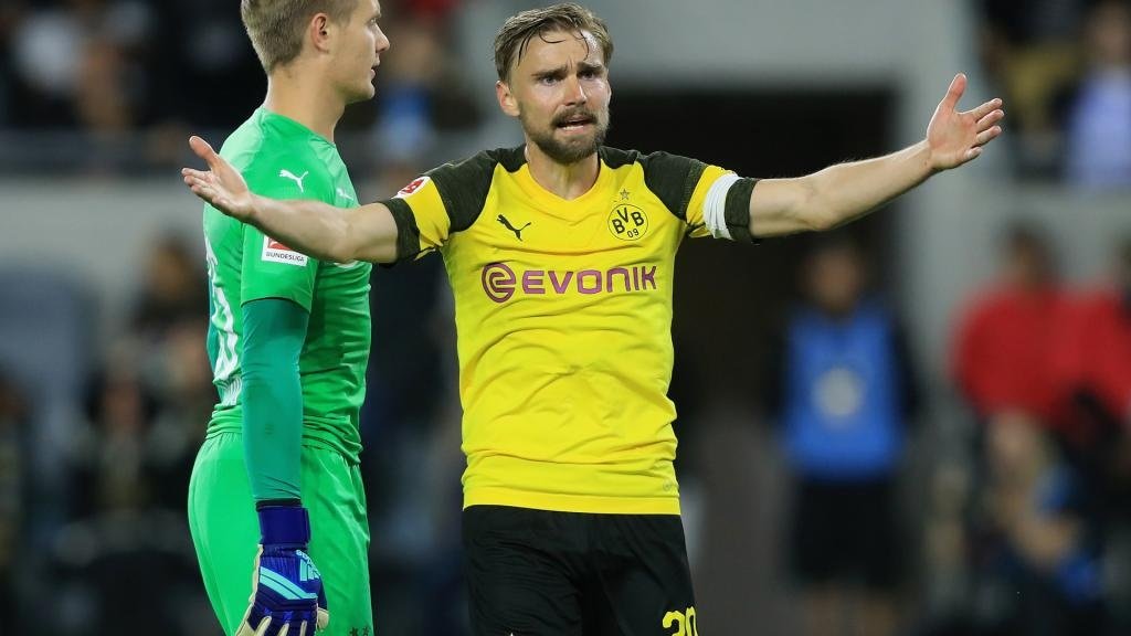 Schmelzer is giving up the captaincy. GOAL