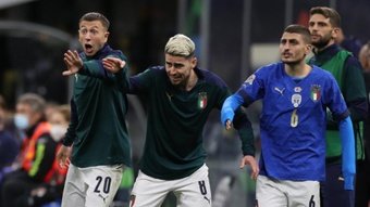 Verratti, Jorginho leave Italy camp. GOAL