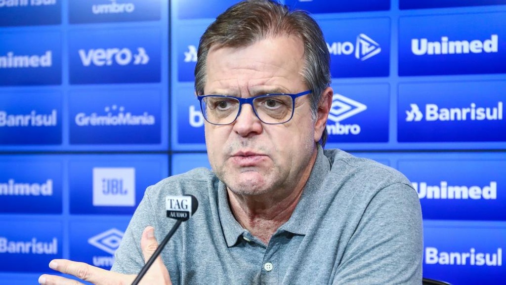 Vice de futebol do Grêmio pede demissão em meio à crise.