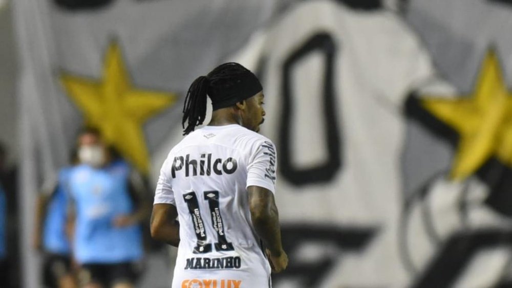 Marinho em noite de R10: cabelo, hang loose e gol lembrando o melhor de Ronaldinho