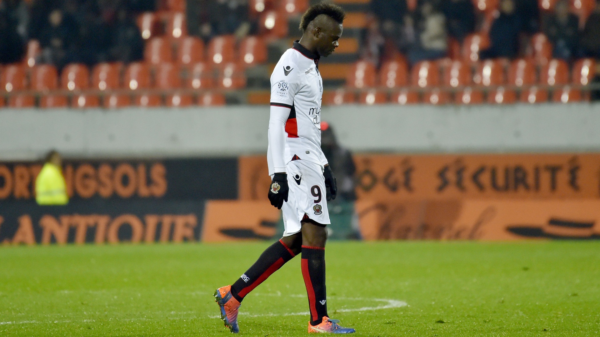 Favre not blaming Balotelli for latest red card