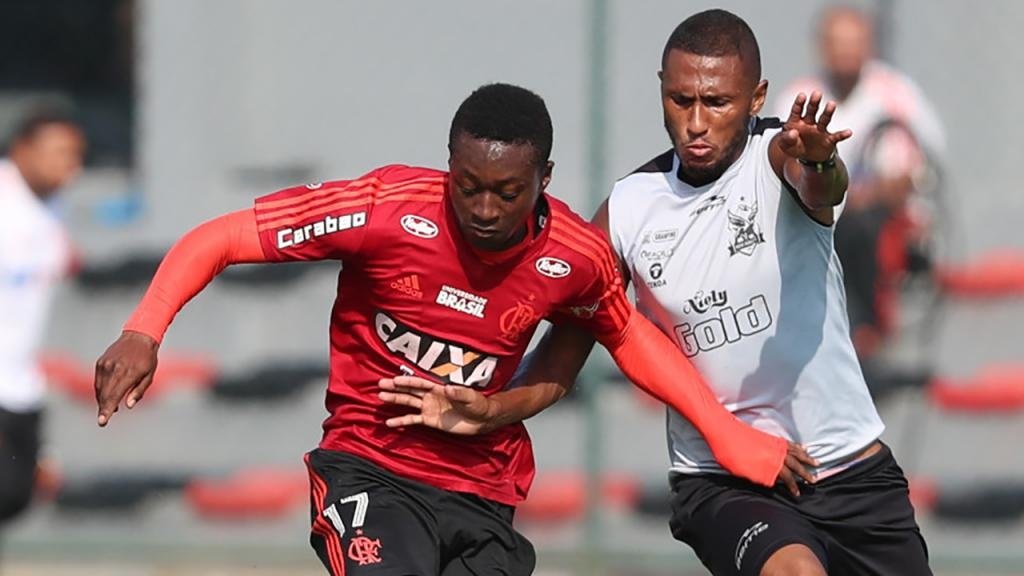 Marlos Moreno brilha em jogo treino do Flamengo e Barbieri faz testes na equipe