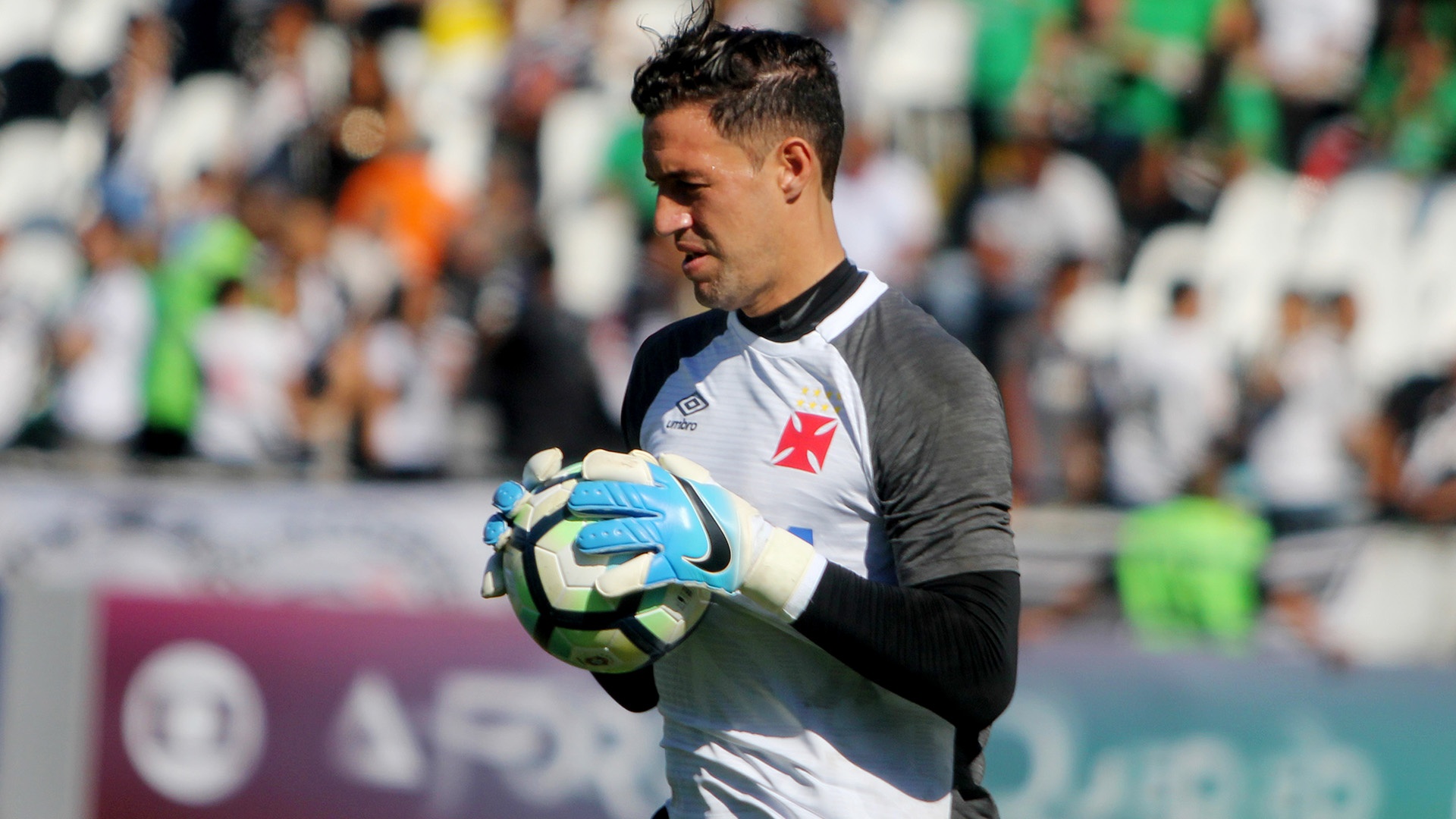 Vasco tem a segunda pior defesa do Brasileirão, mas Martin Silva se salva