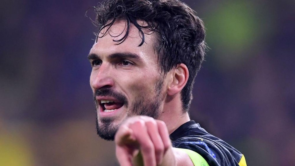 Hummels denies he has fallen out with Favre after comments on defensive system. GOAL