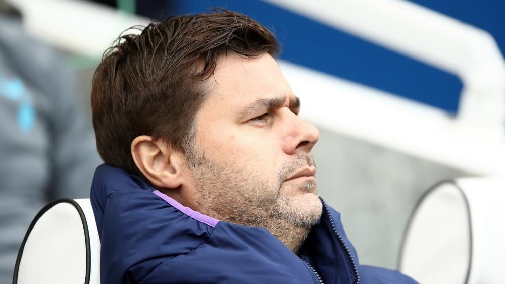 Pochettino firm in commitment to Tottenham following dismal week. GOAL