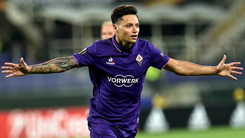 Mauro Zarate during a match with Fiorentina. Goal