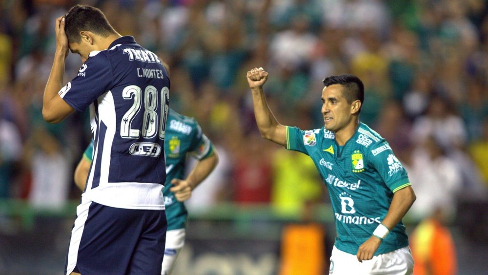 Maximiliano Moralez has replaced Frank Lampard. Goal