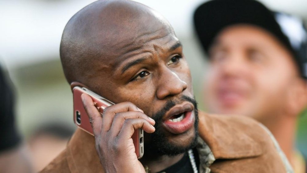 Floyd Mayweather teases interest in buying Newcastle United. GOAL