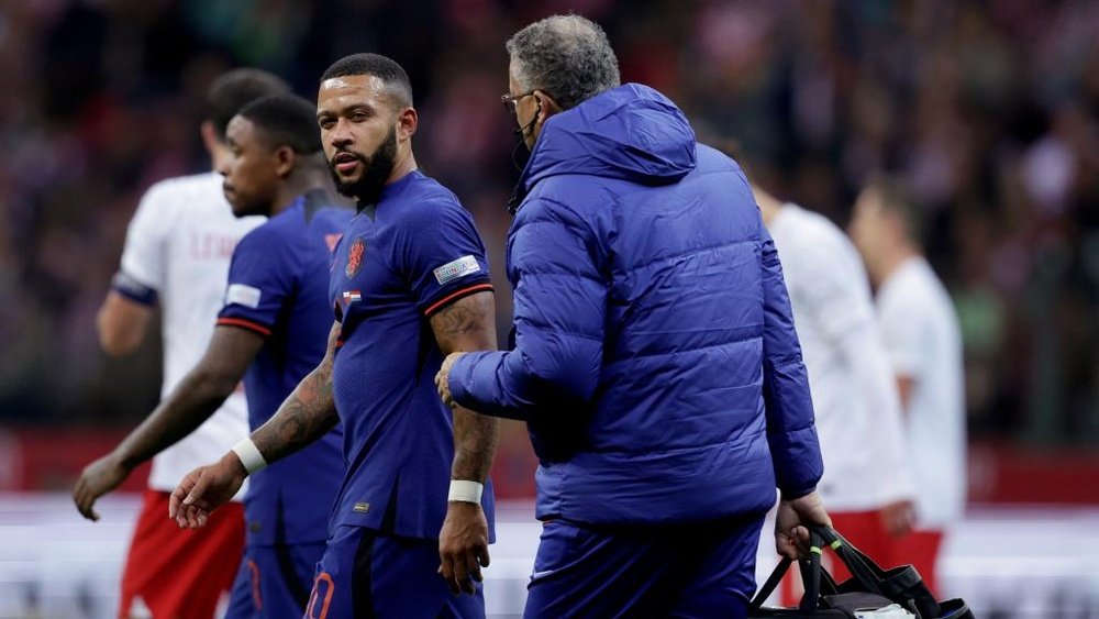 Van Gaal says injured duo Depay and Berghuis unlikely to face Belgium on Sunday. GOAL