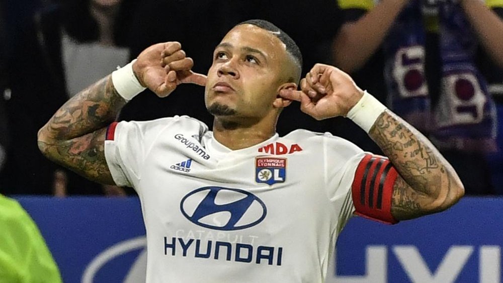 Man United have 'priority' on Lyon star Depay. GOAL