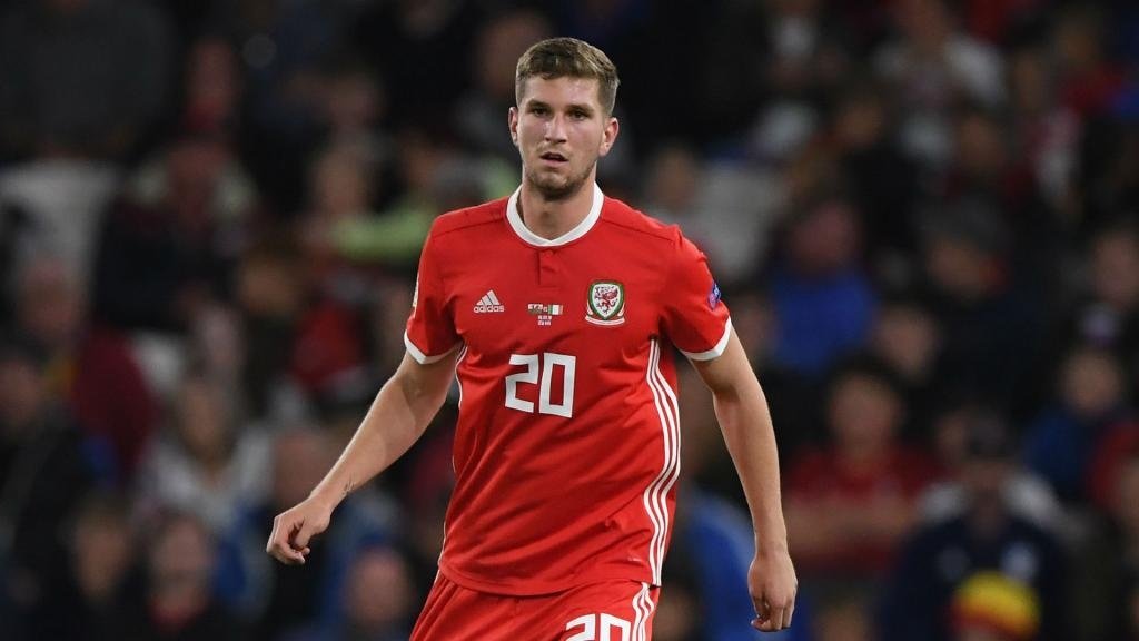 Bournemouth sign Mepham from Brentford