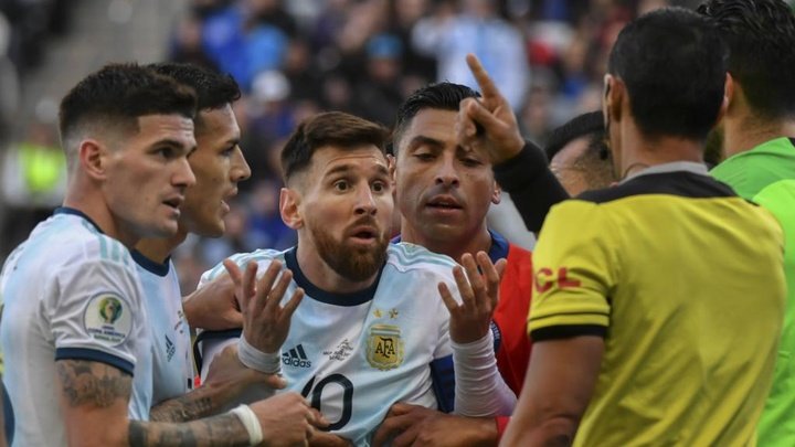 'Argentina ganhou Copa na ditadura e outra com gol de mão'
