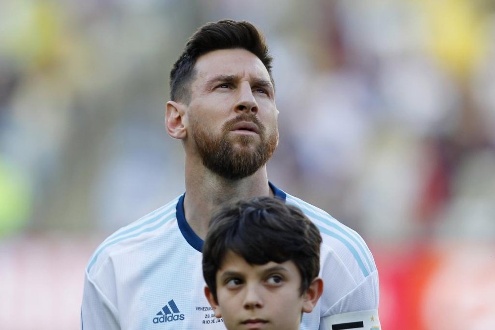 Uma das críticas a Lionel Messi era o fato de o camisa 10 não cantar o hino. Goal
