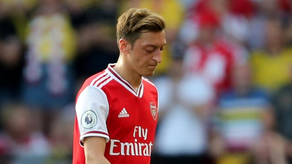 Ozil missing from Arsenal squad. GOAL