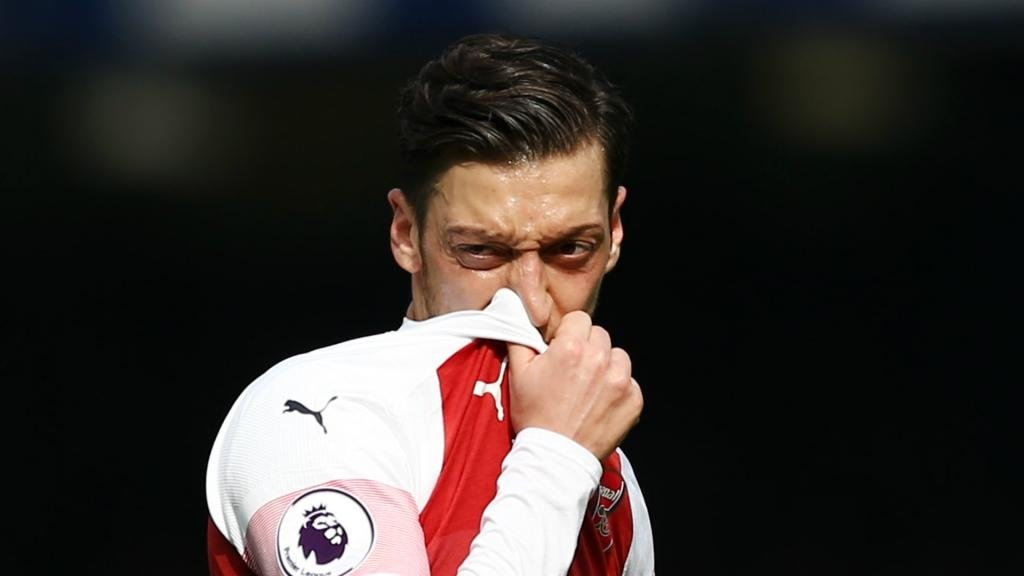 Lacazette: Ozil still an Arsenal leader despite coat incident