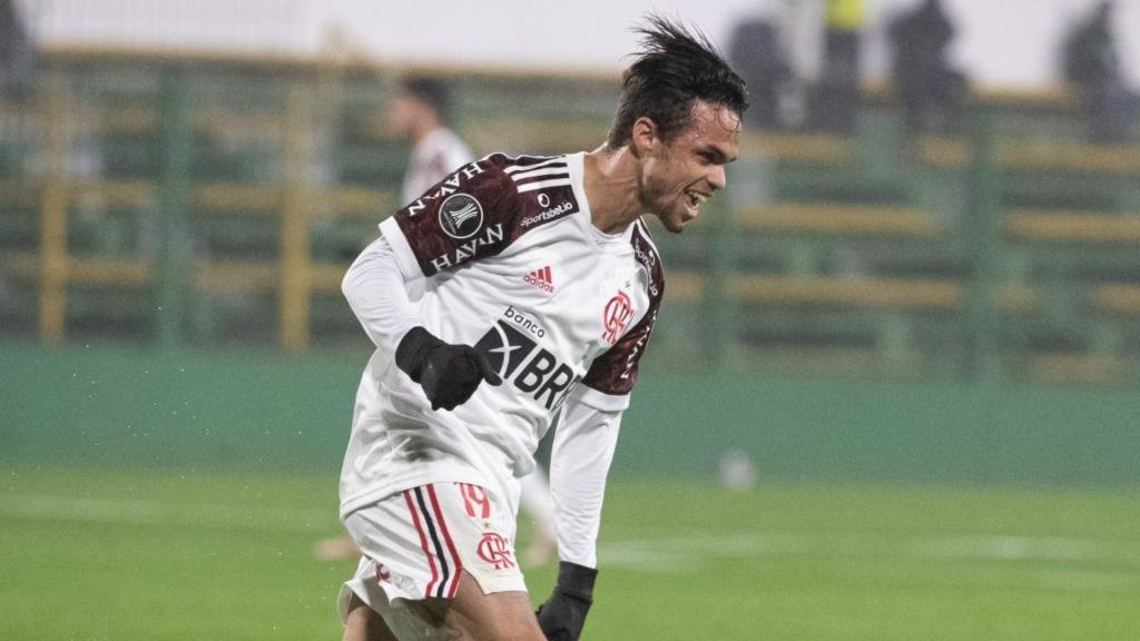 Michael evolui no Flamengo e faz 2021 melhor do que irregular 2020