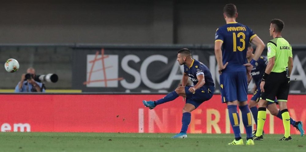 Le formazioni ufficiali di Lecce-Verona. Goal