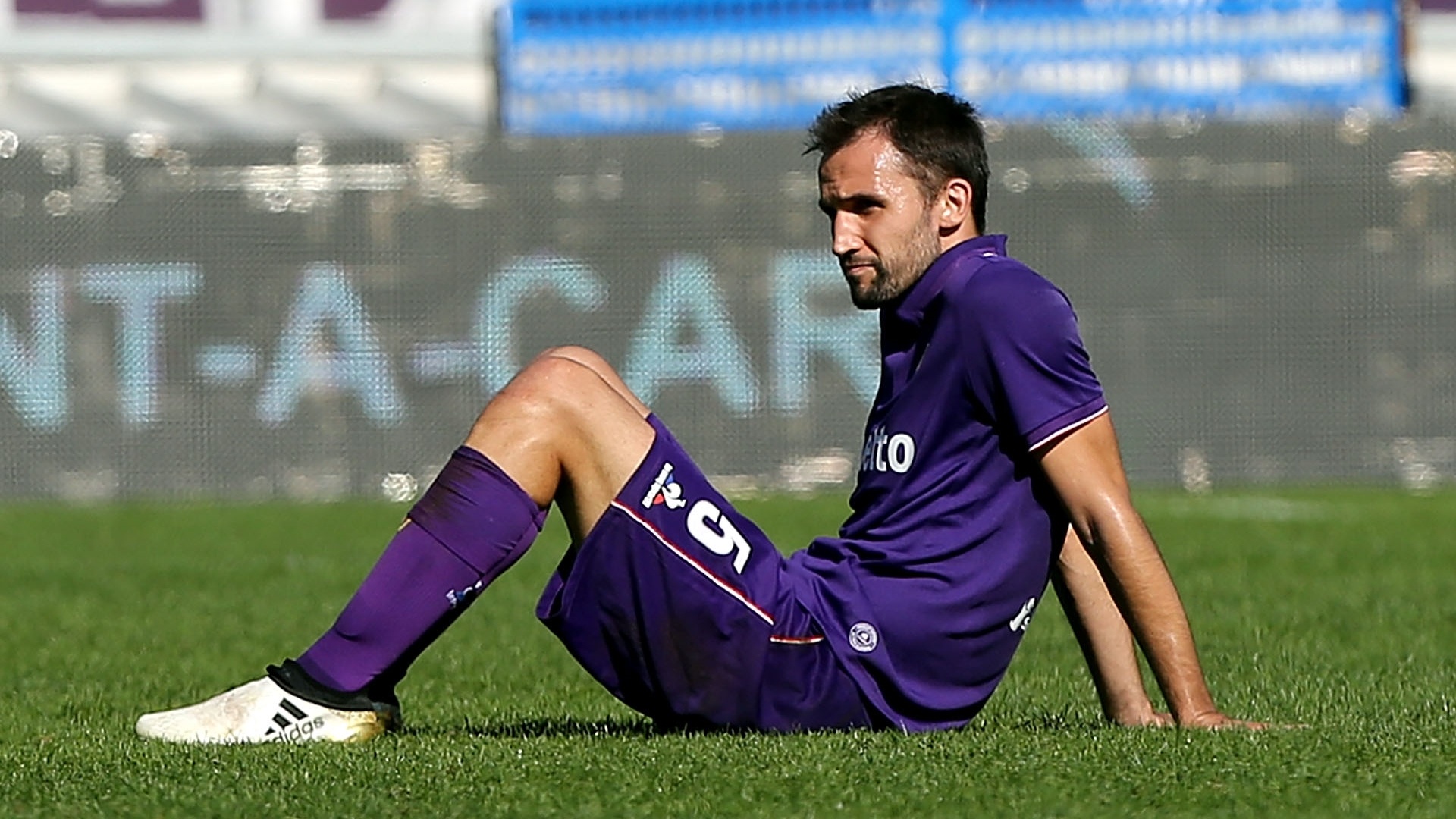 Chelsea behind AC Milan in race for Badelj