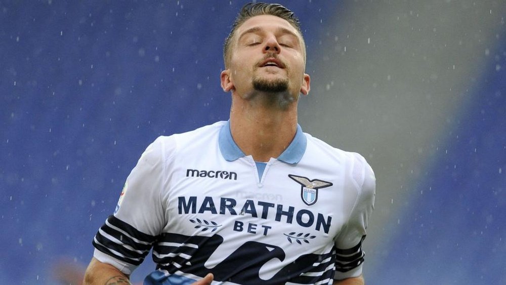 Milinkovic-Savic espulso: calcio di reazione a Stepinski. Goal