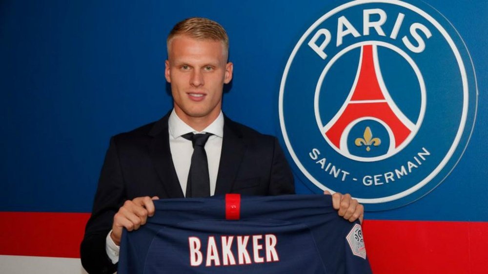 PSG sign Ajax teenager Bakker to bolster defence. GOAL