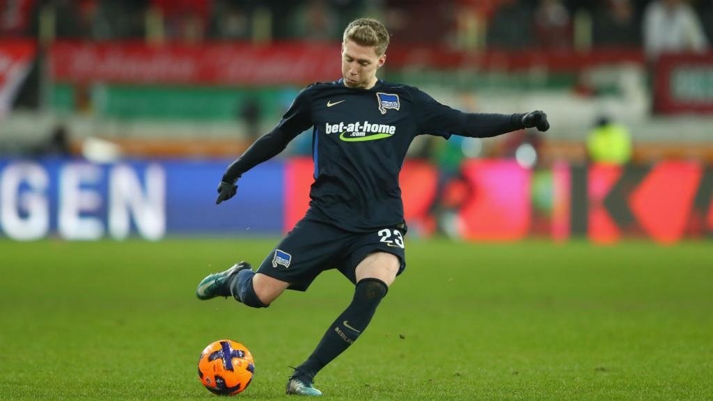 Leverkusen sign Hertha's Weiser