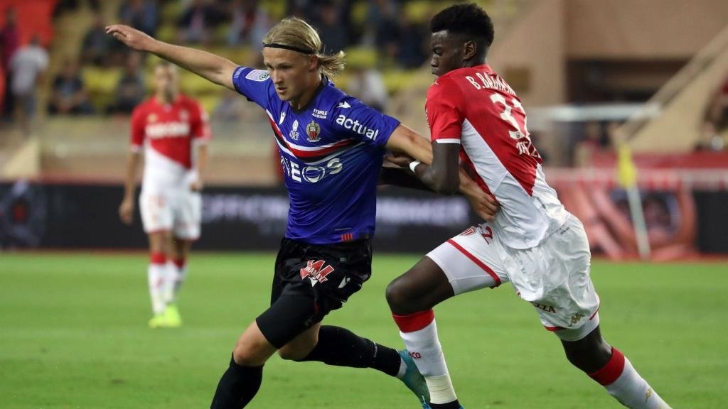 Monaco s'adjuge le derby contre Nice et signe sa première victoire