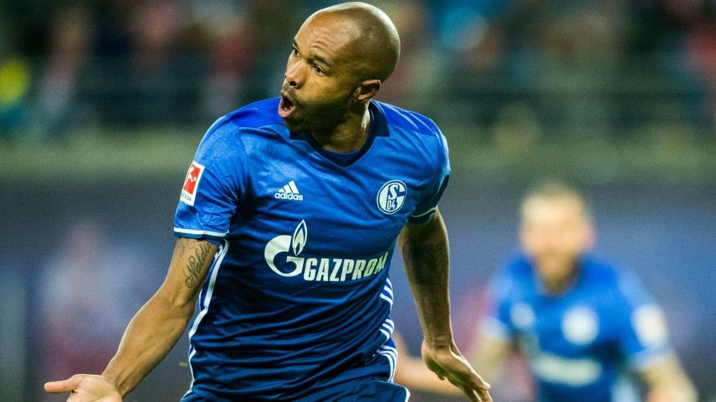 Em grande fase na Alemanha, Naldo aparece como opção para Tite na zaga da Seleção