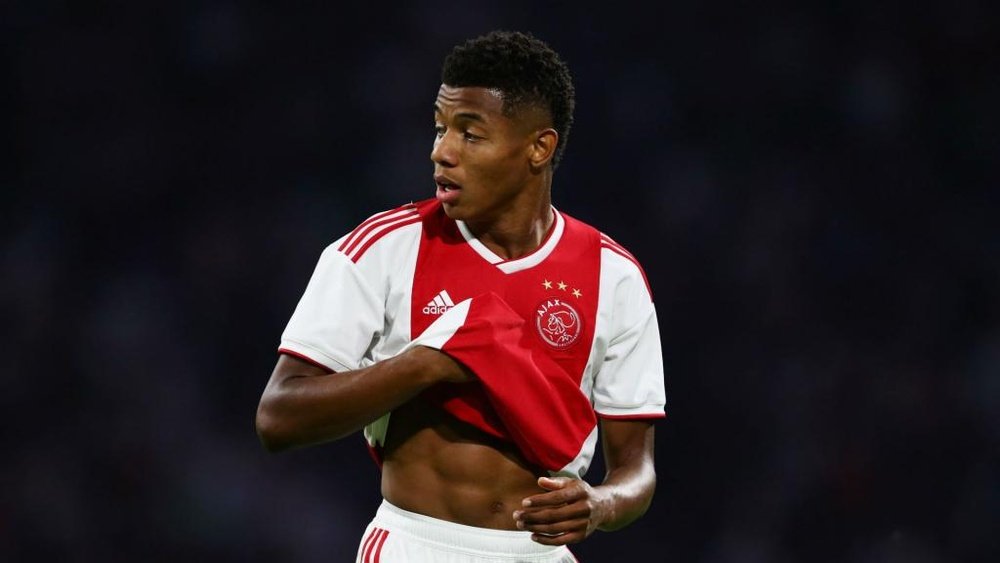 Neres commits to Ajax until 2022