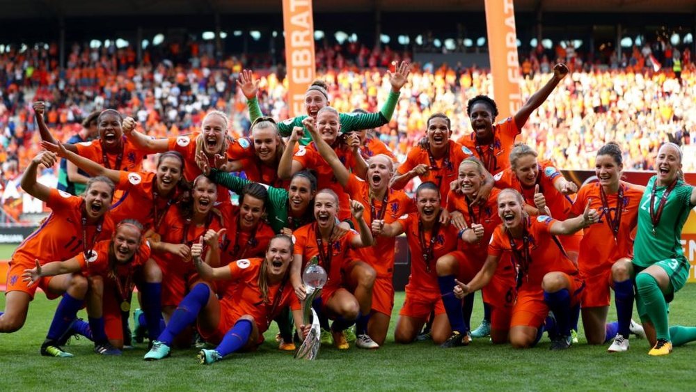 Sarina Wiegman thinks women's football will bounce back from corona crisis. GOAL