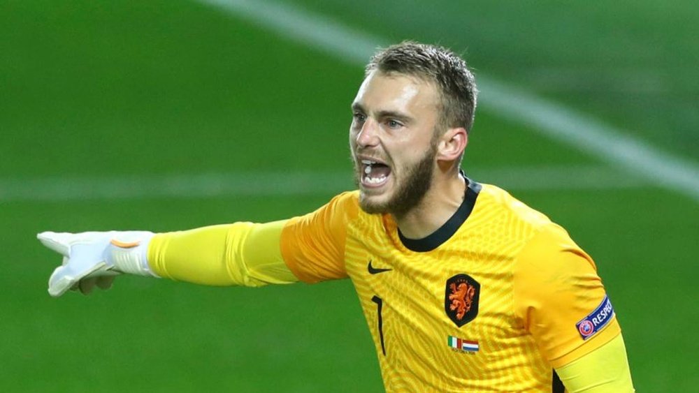 Jasper Cillessen will miss Euro 2020 through COVID-19. GOAL