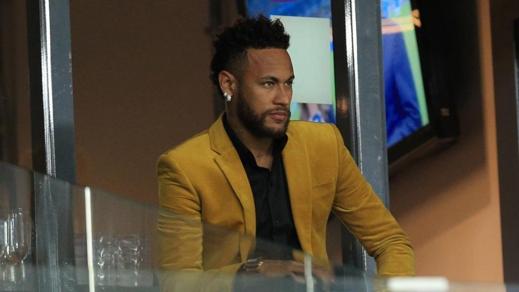 Neymar assiste a Brasil x Argentina no Mineirão