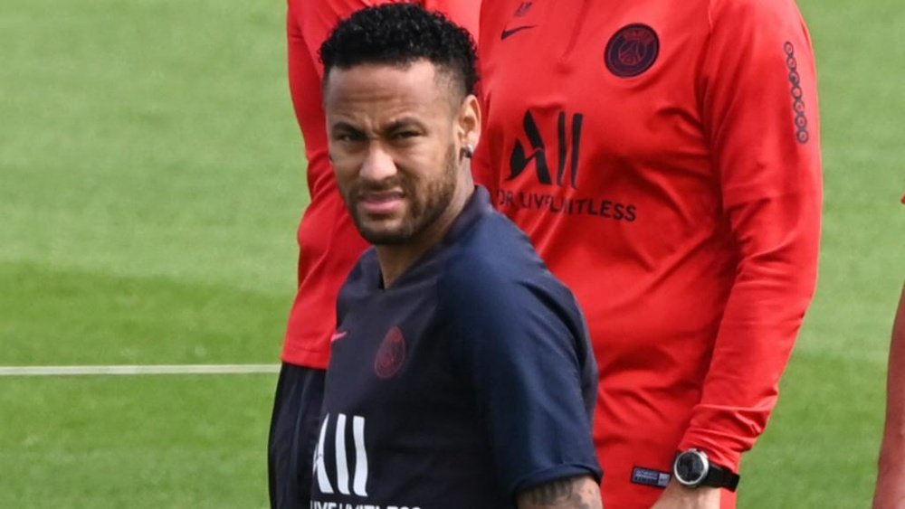 Tuchel defends Neymar after taunts