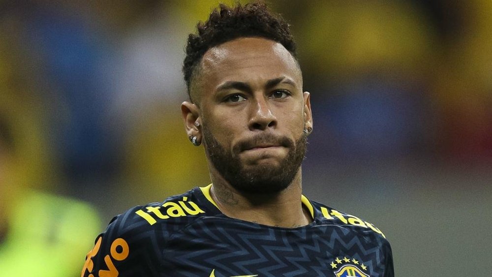 Lucas Moura backs Leonardo to do right by PSG amid Neymar uncertainty. GOAL