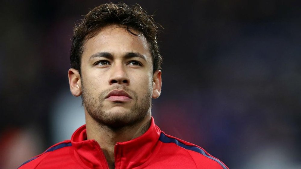Neymar is walking without crutches once again. GOAL
