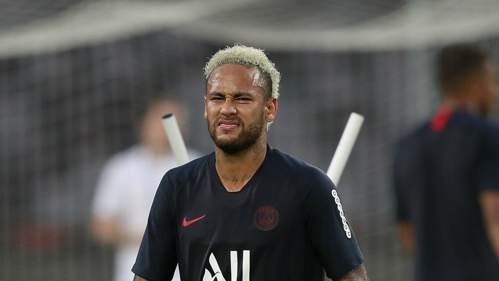 Neymar back for PSG after a month out. GOAL