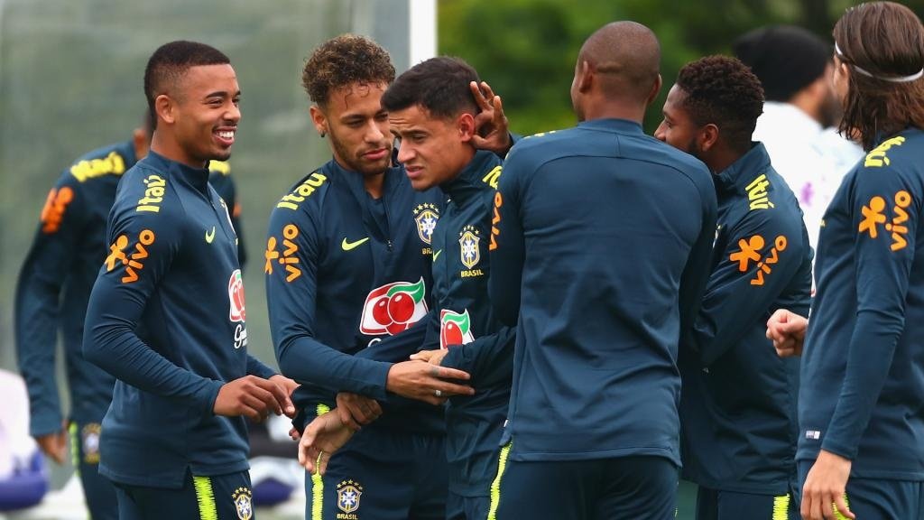 Marcelo é o camisa 12 da Seleção e Neymar o 10. Goal