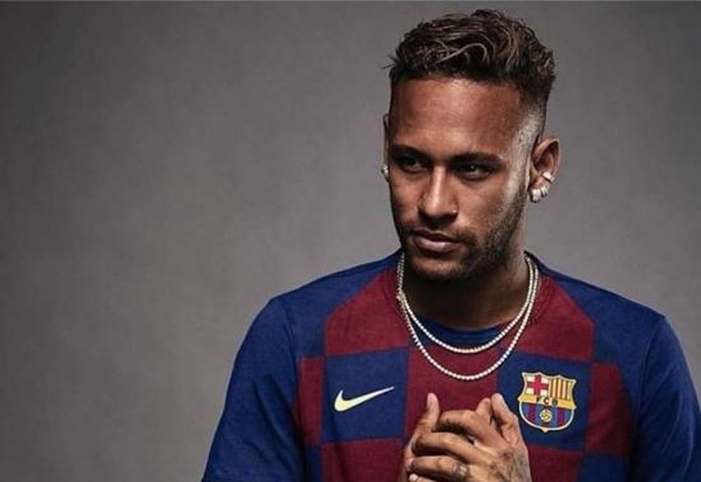Patrocinador publica foto de Neymar com a nova camisa do Barcelona. Goal
