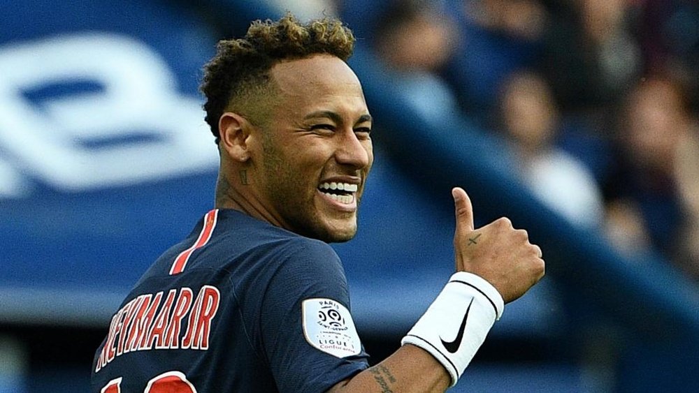Jogador do Liverpool minimiza simulações de Neymar