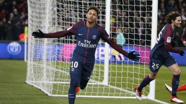 Neymar é 'culpado' por valores recorde pagos por goleiros, diz Schmeichel