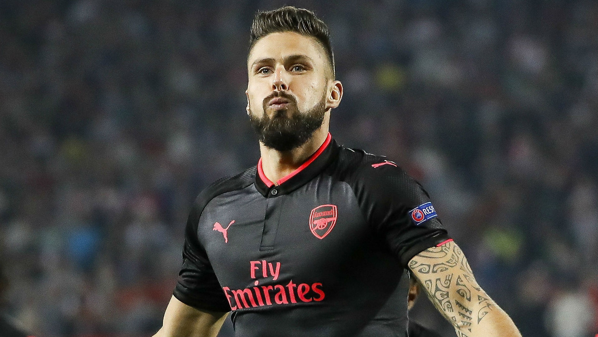 Com pintura de Giroud, Arsenal segue imbatível na Europa League, e Lazio bate equipe de Balotelli