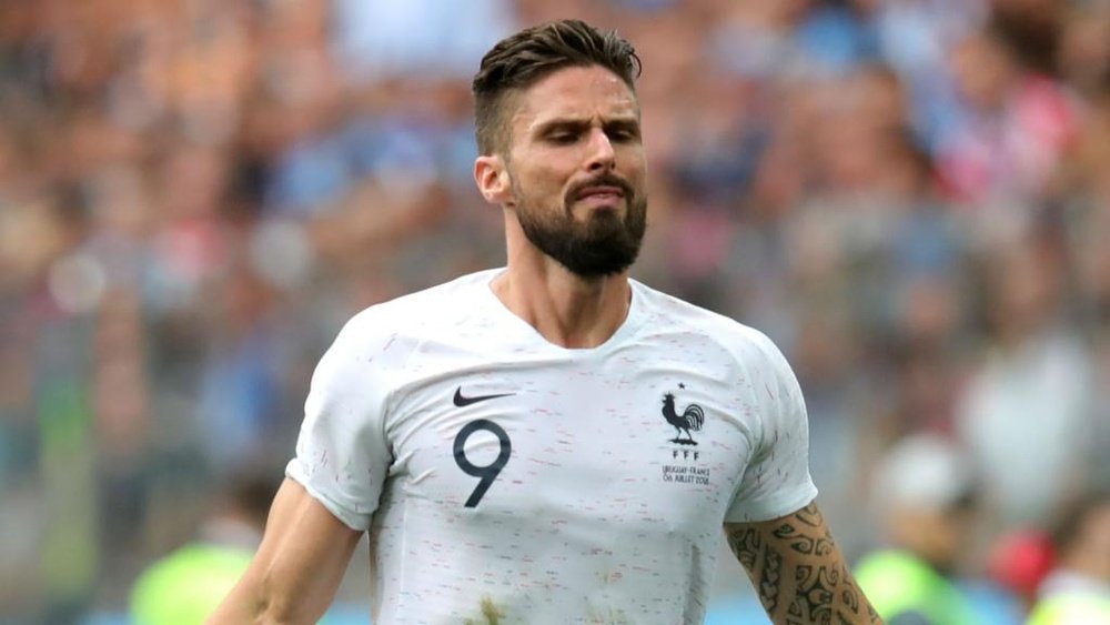 Giroud is unfairly criticised, says Deschamps.