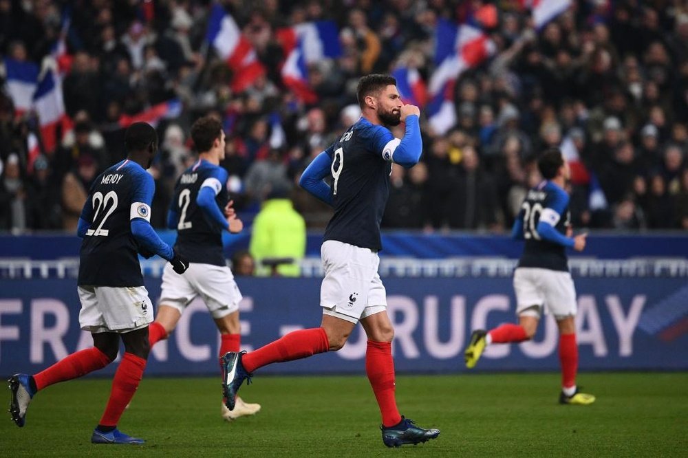 França 1 x 0 Uruguai: Bleus encerram o ano com vitória em amistoso, mas vêem Mbappé sair lesionado
