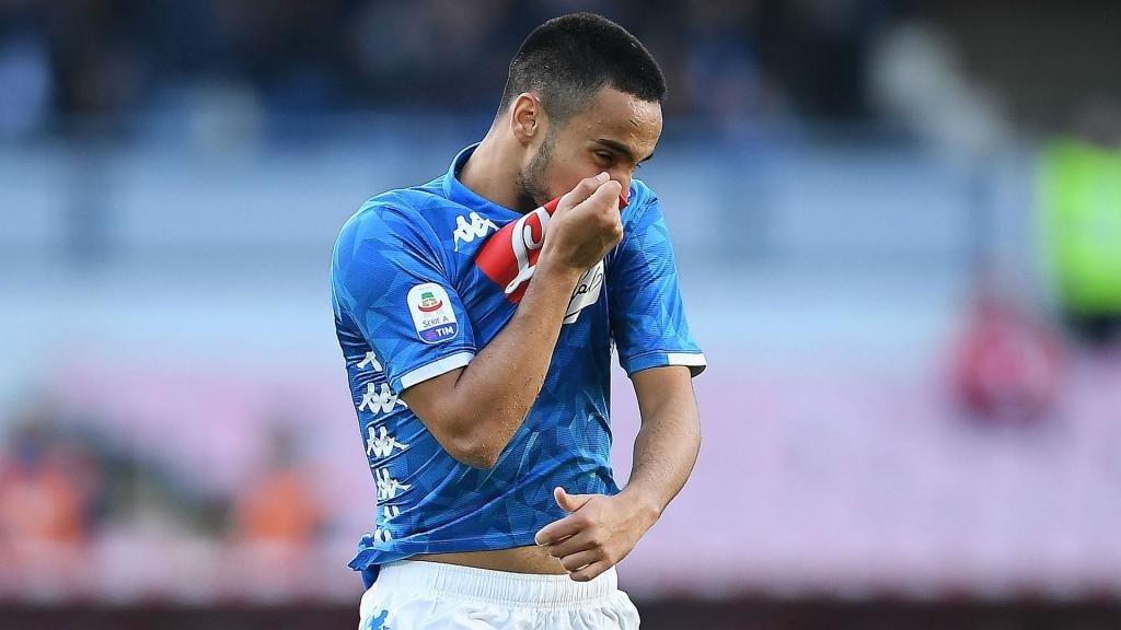 I tifosi provano a rubare il borsone a Ounas, lui si fa male